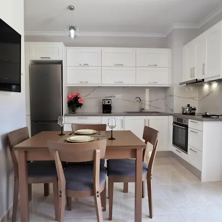 Apartment Frezia 2 *